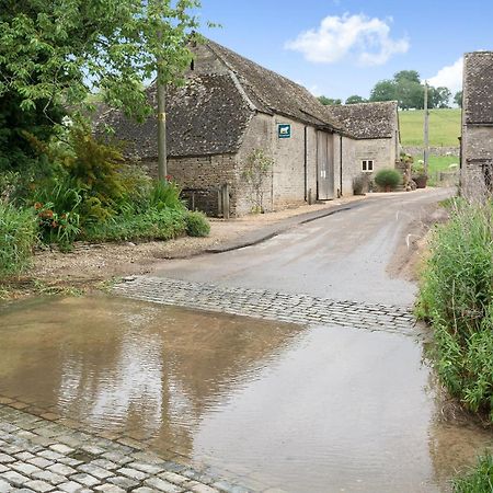 Flowers Barn Daglingworth المظهر الخارجي الصورة