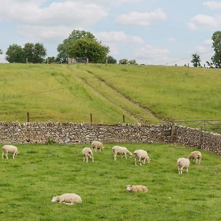 Flowers Barn Daglingworth المظهر الخارجي الصورة