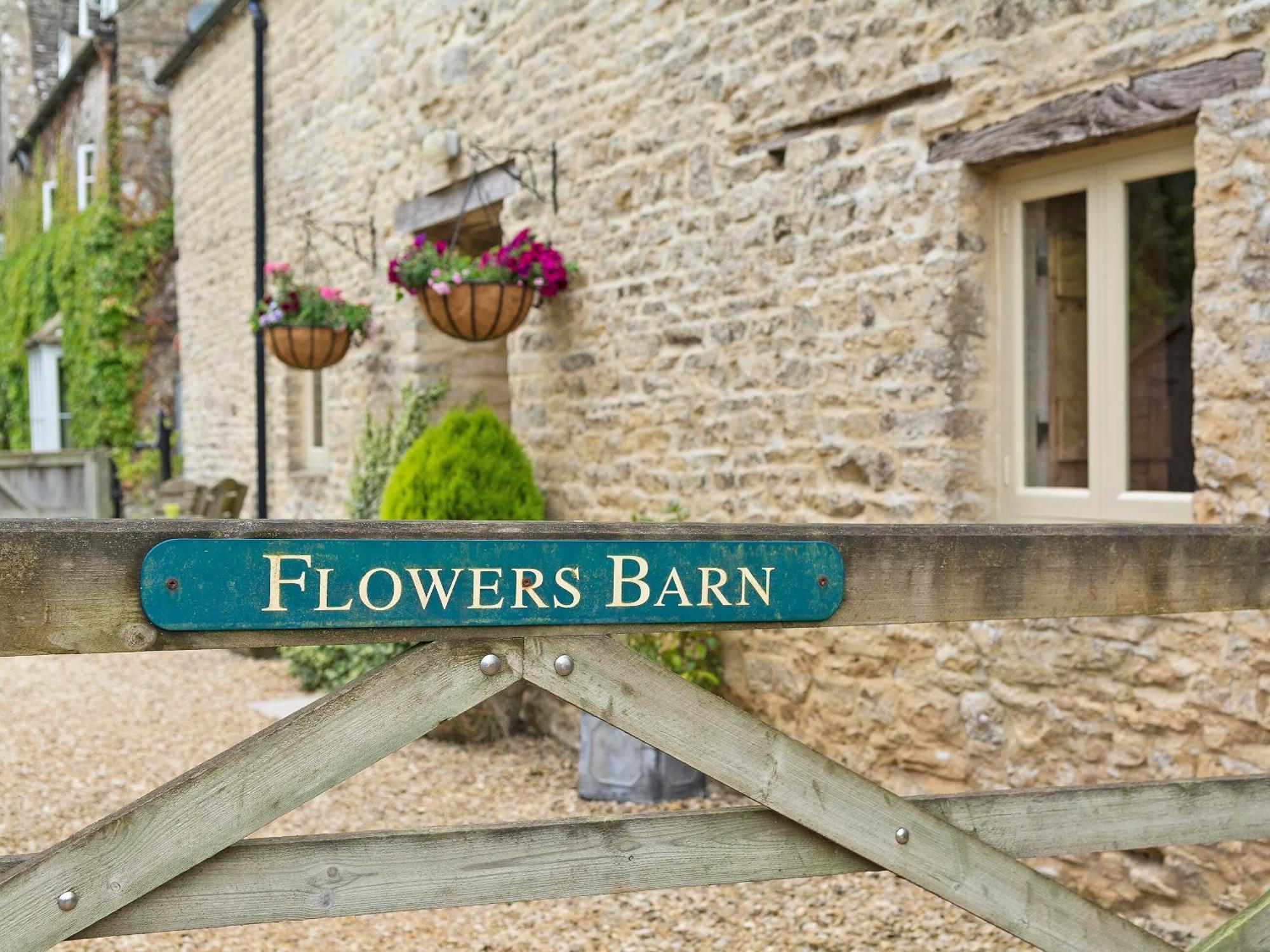 Flowers Barn Daglingworth المظهر الخارجي الصورة